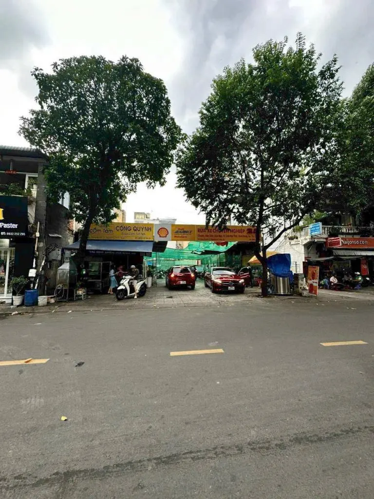 Mở quán tại ĐẤT VÀNG/NHÀ CẤP 4 GÓC 3 MẶT TIỀN CỐNG QUỲNH