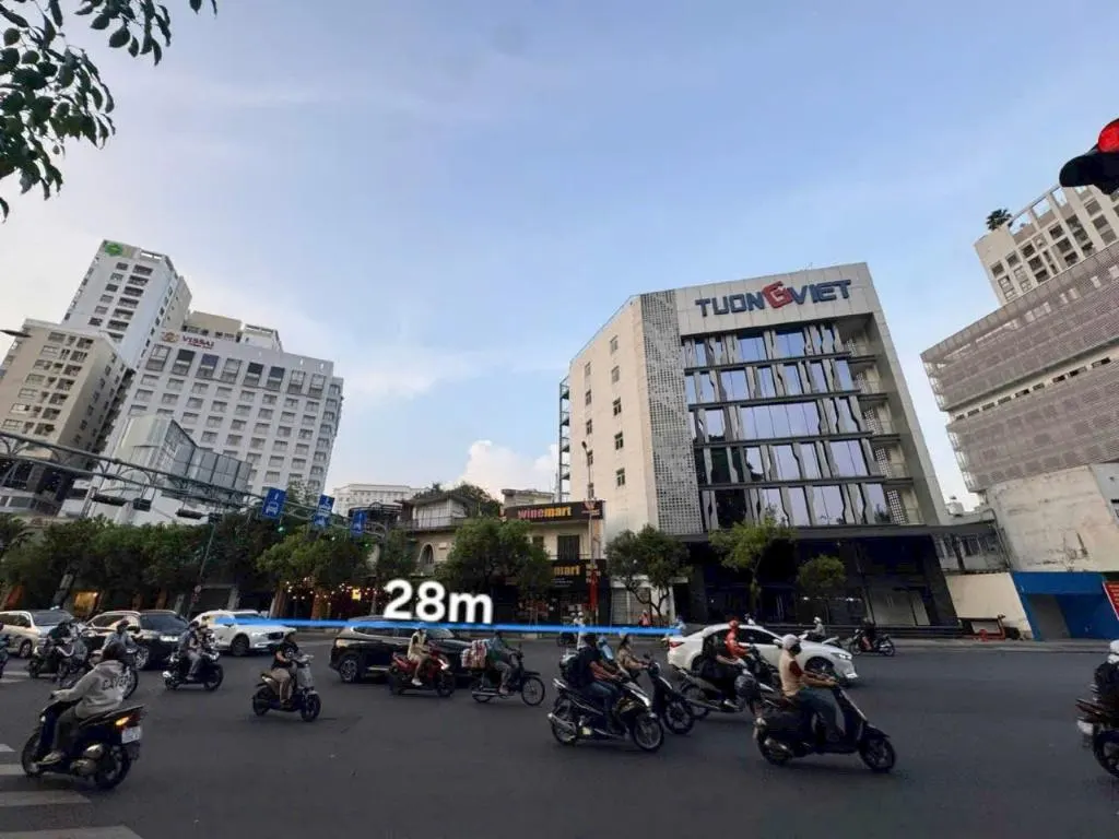 Nguyen Van Troi - 465m2 Land, High-Rise Construction Allowed: ROI & Risk Analysis