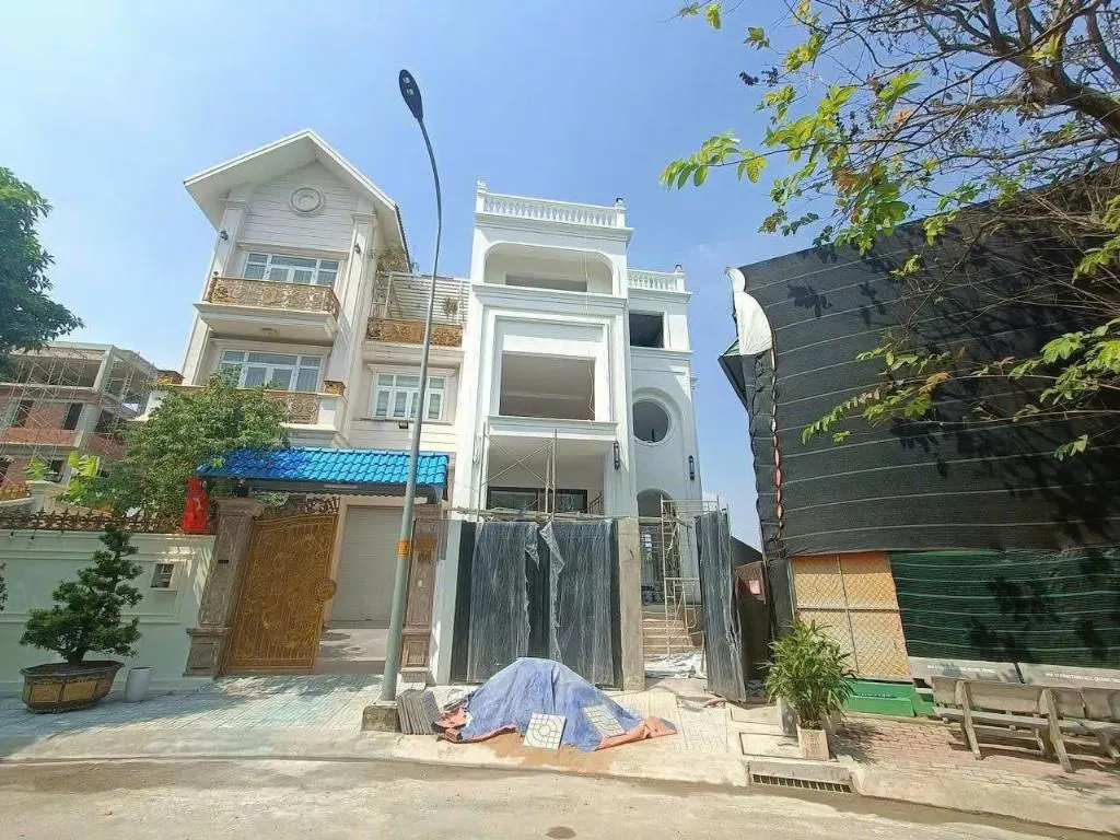 FOR SALE: Luxury Villa in Thạnh Mỹ Lợi, Thủ Đức - Pool, Elevator, Fully Furnished