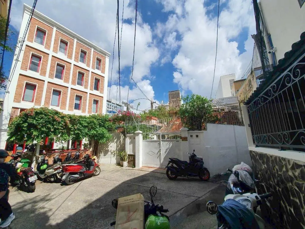 Bui Thi Xuan, District 1: 7-8% ROI Analysis - Opportunity for Serviced Apartments/Hotel
