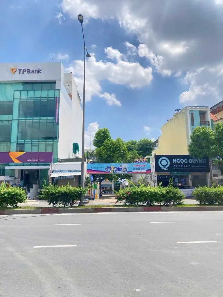 Bán nhà mặt tiền đường Cộng Hòa, Quận Tân Bình - Vị trí đắc địa