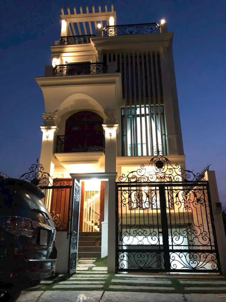 Bán Căn Nhà Trung Tâm Quận 2 - Vị Trí Đắc Địa, Giá Tốt
