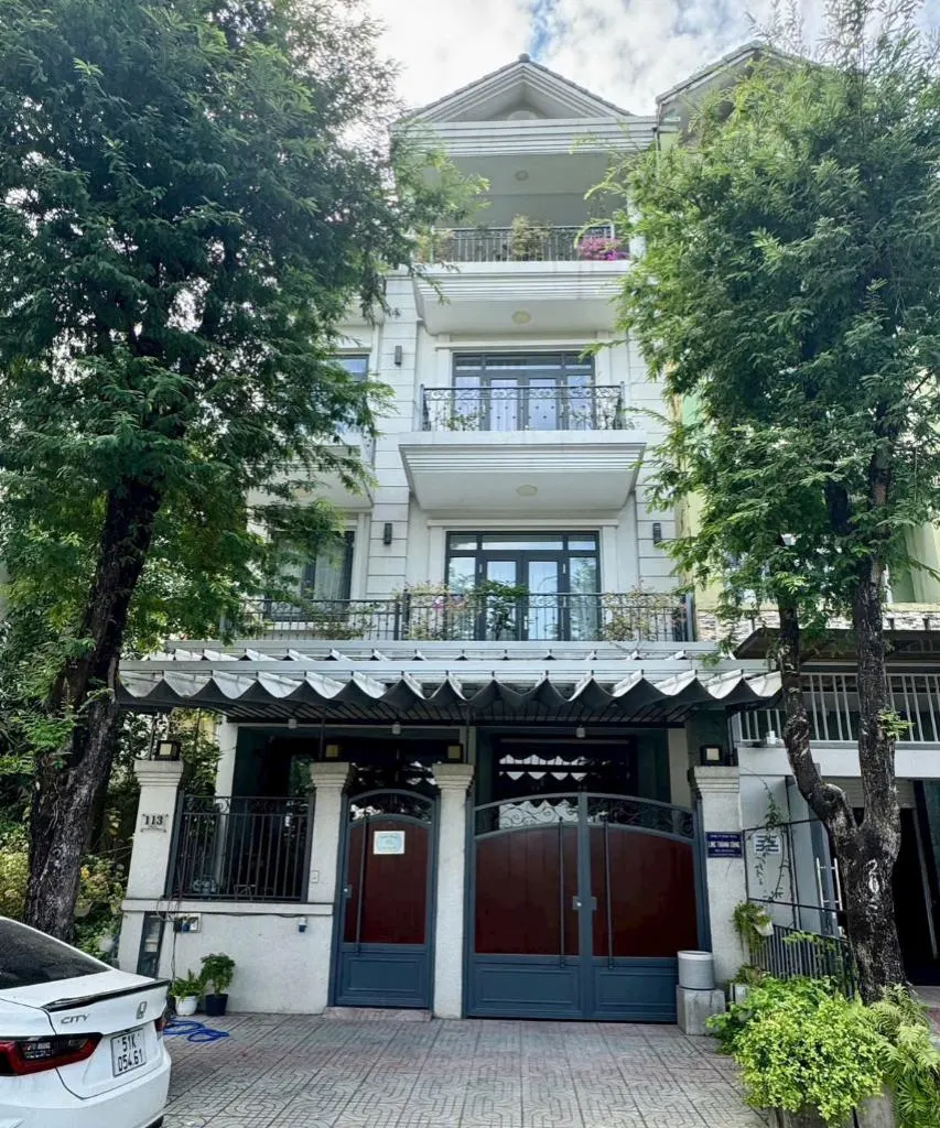 Bán Biệt Thự Sadeco Ven Sông Quận 7 - Vị Trí Đắc Địa