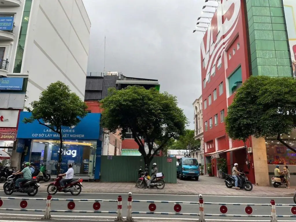 For Sale: Corner 2-Frontage House on Khánh Hội, District 4 - Prime Location