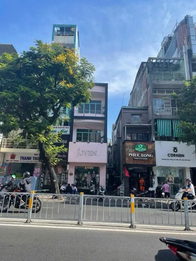 For Sale: Corner House on Le Van Sy Street, District 3 - Prime Location