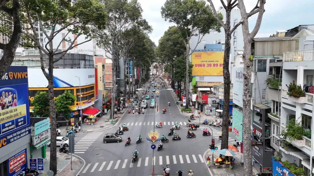 出售：3月2日街面房，第10区 - 黄金地段