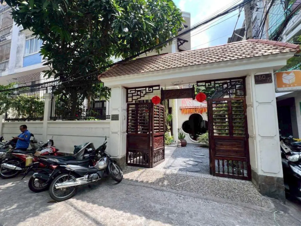 For Sale: Corner Villa on Nguyen Tri Phuong, District 10 - Prime Location