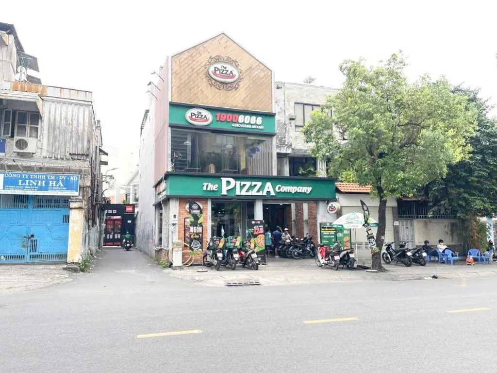For Sale: Corner House on Hoang Hoa Tham, Binh Thanh - Prime Location