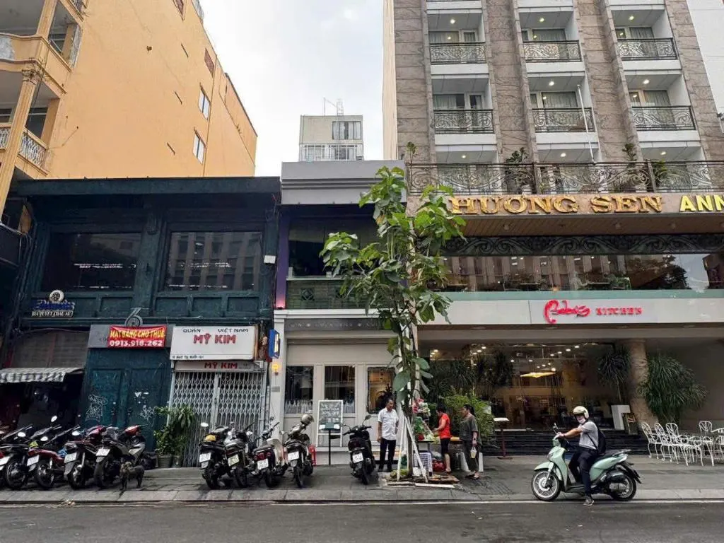 出售：10 Mạc Thị Bưởi, 第一区 - 黄金地段，潜力巨大
