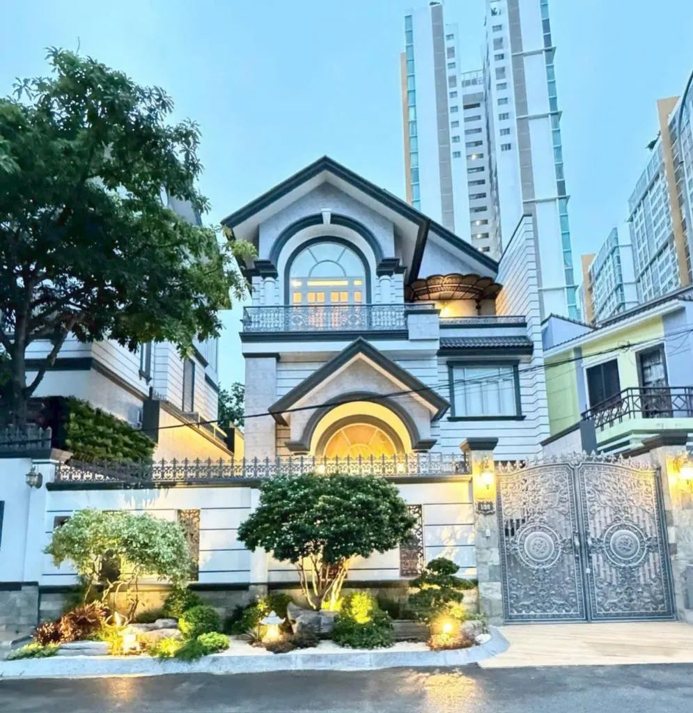 For Sale: Luxury Villa in VIP Compound, District 2 - Giang Van Minh