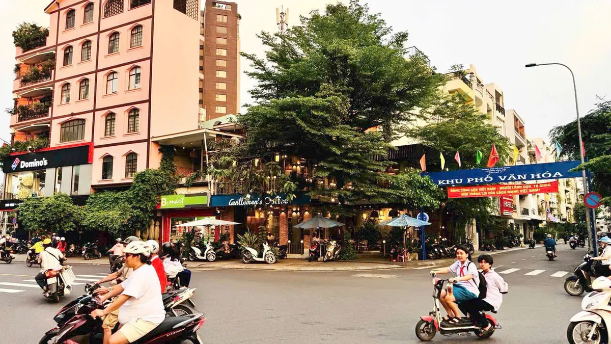 出售：胡志明市第四区角楼，黄金地段 - 投资机会
