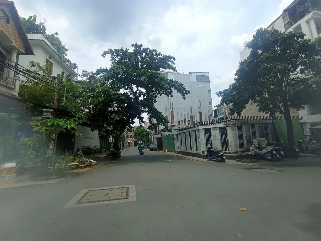 Bán nhà phố góc 2 mặt tiền Thảo Điền, Quận 2 - Vị trí đắc địa