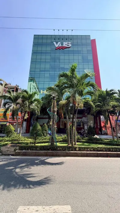 420-422-424 Phan Xiach Long, Phu Nhuaun: My Family is Looking
