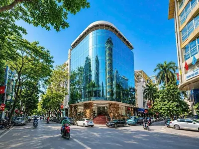 Corner Building, 2 Frontages, District 1 Center