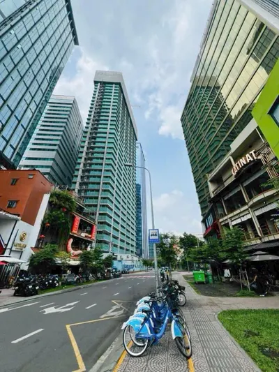 For Sale: 10-Story Building on CMT8, District 3 - 8.3% ROI Analysis & Risks