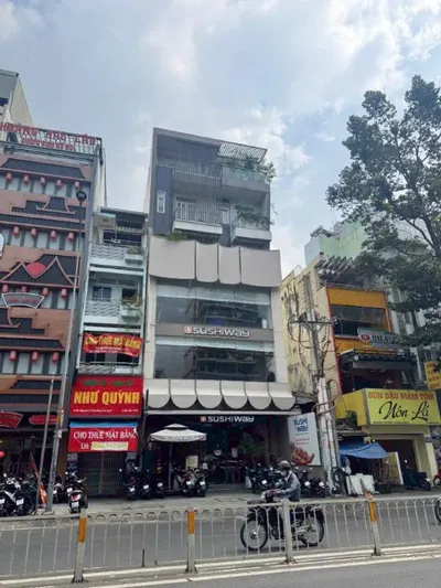 Selling Food Street Building in District 10: Investment Analysis