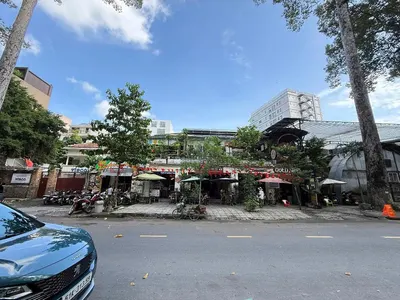 For Sale: District 1 Shophouse - Suong Nguyet Anh: 10% ROI Analysis & 2024 Risks