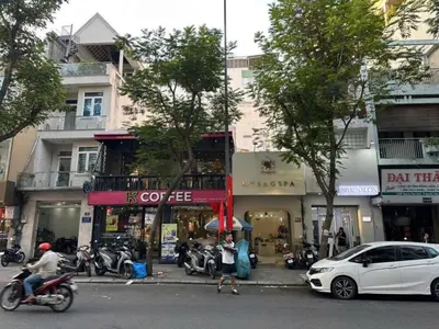 District 1 Investment: Comparing Nguyen Thai Binh & Cong Quynh Frontages - Which Option is More Efficient?