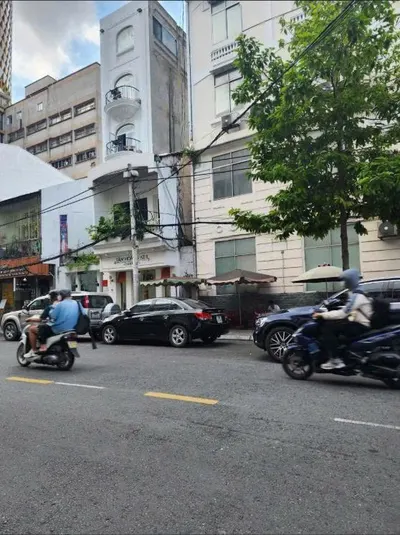 Prime District 1 Frontage Property for Sale: Investment Analysis for Busy Entrepreneurs