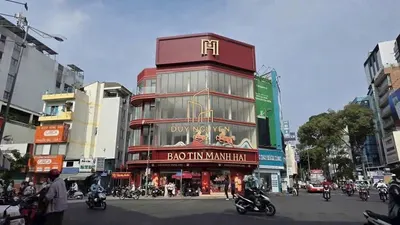 Investment Analysis: 2 District 1 Properties - 320M VND Nguyen Trai vs 130M VND Nguyen Thai Binh
