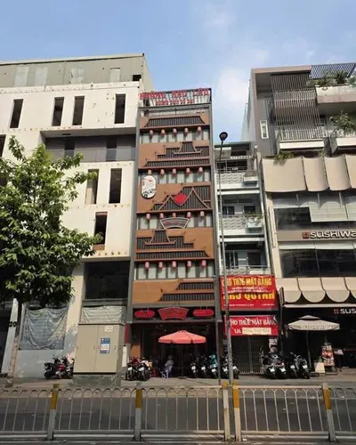 District 10: 6-story apartment, 145M VND/month cash flow - ROI & Risk Analysis