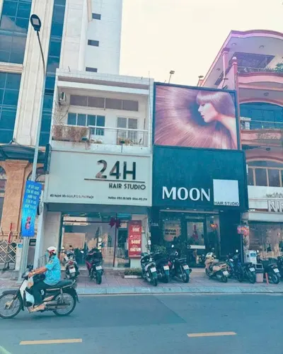 For Sale: Frontage House on Huynh Van Banh, Phu Nhuan District - Prime Location