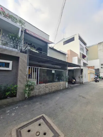 For Sale: Old House on Nguyen Huy Tuong, Binh Thanh - Prime Location, High Potential