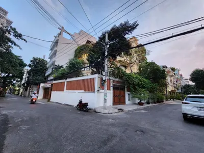 For Sale: Luxury 3-Facade Villa, Prime Location on CMT8