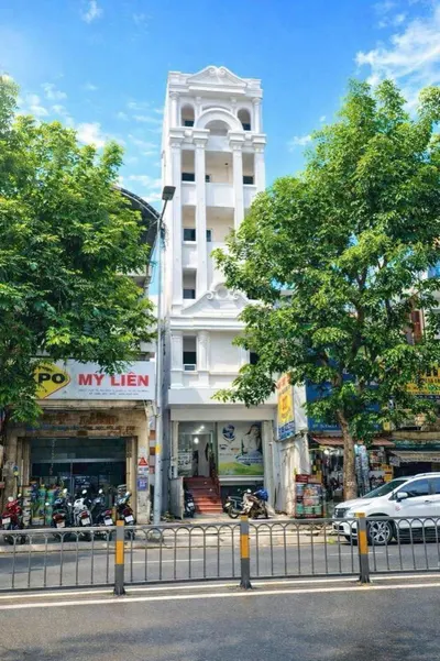 For Sale: Frontage Building on Ly Thai To Street, District 10 - Significant Price Reduction!